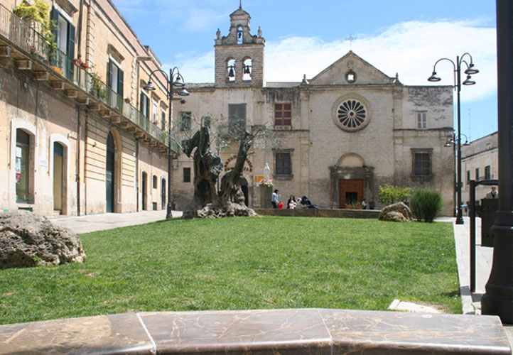 1-PIAZZA-CAVOUR--GRAVINA-2012